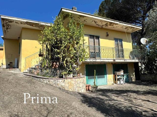 Appartamento in vendita di 250 m² in Via Arco del Pino, 29