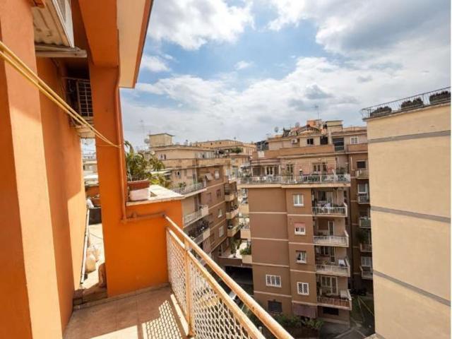 Appartamento in vendita di 250 m² in Via Baldo degli Ubaldi, 56