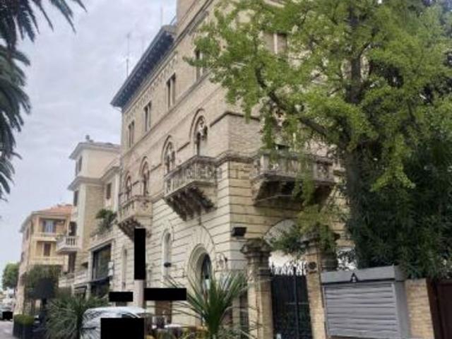 Appartamento in vendita di 250 m² in Via Gian Maria Paolini, 6