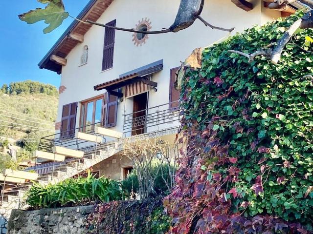 Appartamento in vendita di 250 m² in Via Giovanni Borea