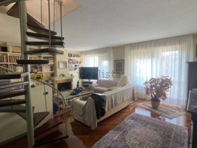 Appartamento in vendita di 250 m² in Via Guido Ucelli di Nemi