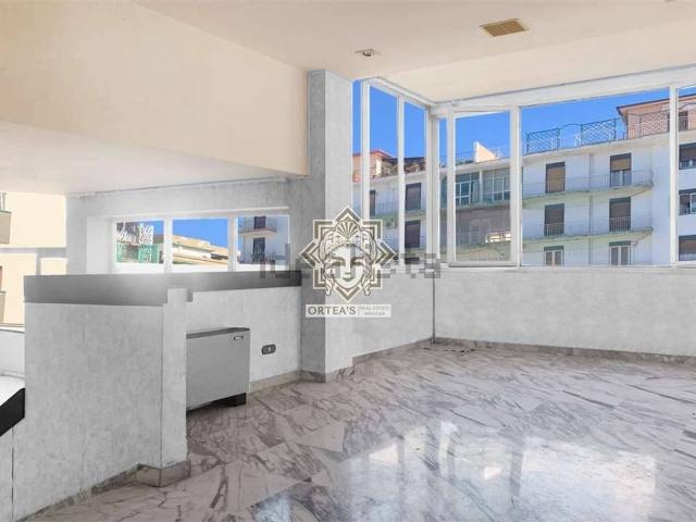 Appartamento in vendita di 250 m² in Via Damone, 4