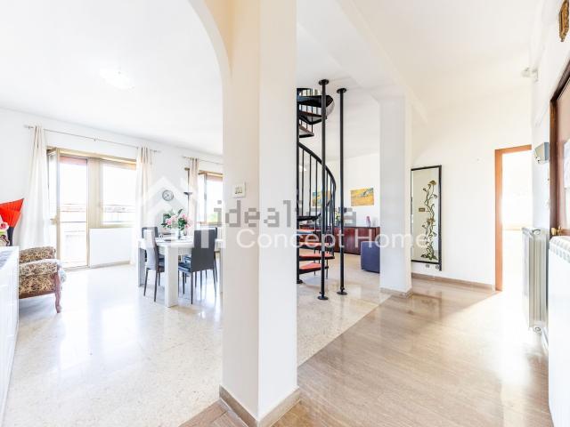 Appartamento in vendita di 250 m² in Via dei Laterani, 28