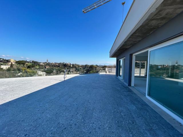 Appartamento in vendita di 250 m² in Via della Camilluccia, 693