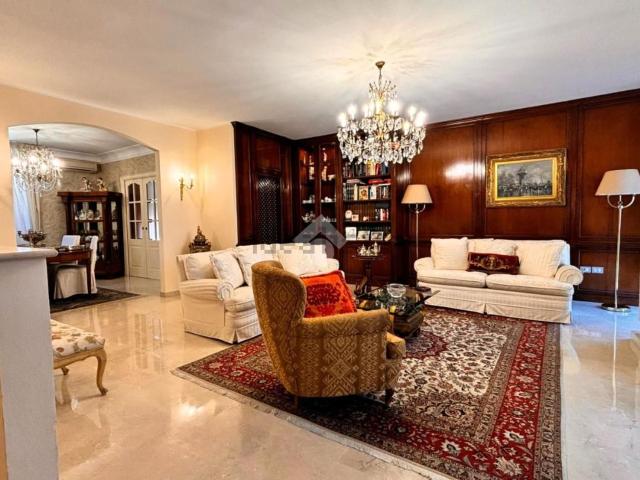 Appartamento in vendita di 250 m² in Via E. Montale, 6