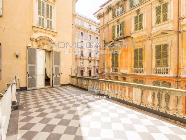 Appartamento in vendita di 250 m² in Via Edilio Raggio