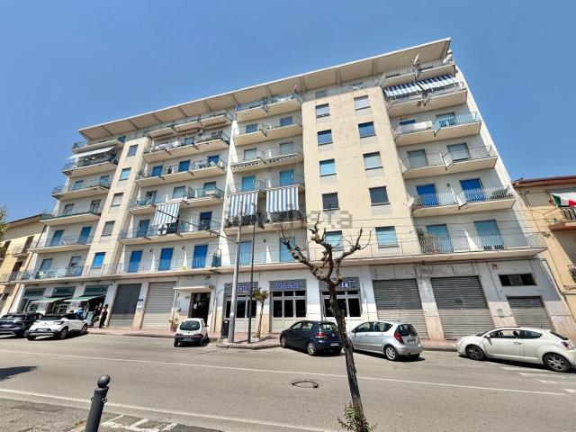 Appartamento in vendita di 250 m² in Via Francesco Tedesco, 347