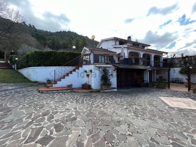 Appartamento in vendita di 250 m² in Via Ippocrate, 190