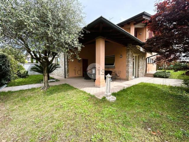 Appartamento in vendita di 250 m² in Via L. Reverberi, 26