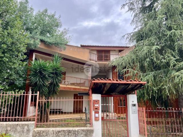 Appartamento in vendita di 250 m² in Via Lazio, 10