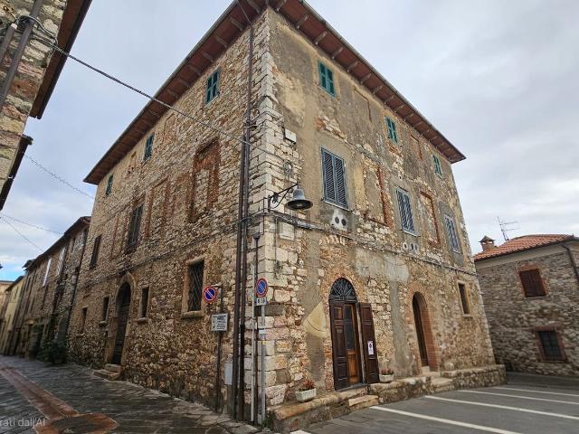 Appartamento in vendita di 250 m² in Via Montanara