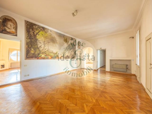 Appartamento in vendita di 250 m² in Via Maggio