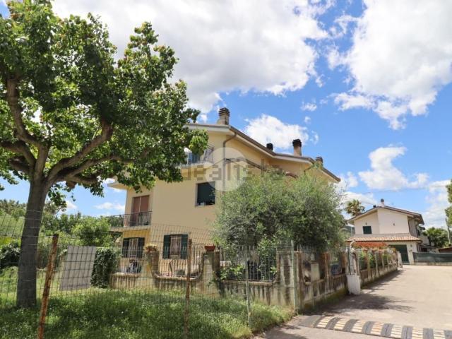 Appartamento in vendita di 250 m² in Via Mantova, 19
