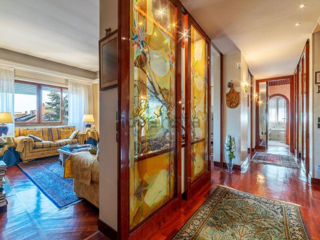 Appartamento in vendita di 250 m² in Via Maria Barbara Tosatti