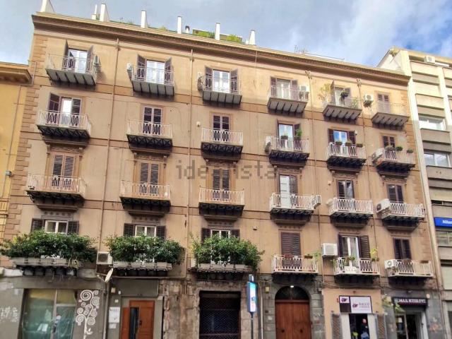 Appartamento in vendita di 250 m² in Via Mariano Stabile, 221