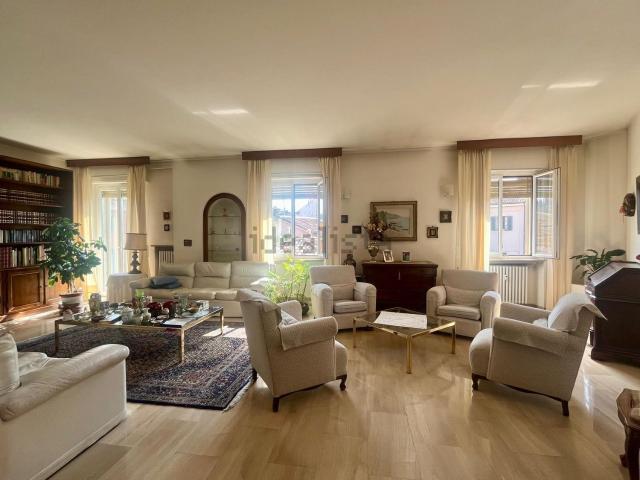 Appartamento in vendita di 250 m² in Via Sole