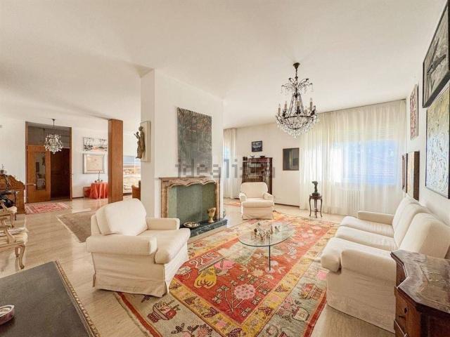 Appartamento in vendita di 250 m² in Via San Giovanni Bosco, 13