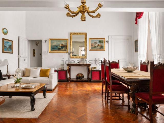 Appartamento in vendita di 250 m² in Via Santa Maria di Costantinopoli, 30