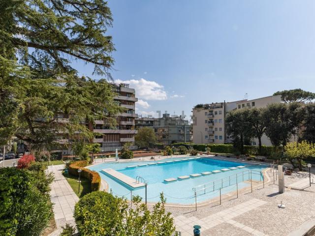 Appartamento in vendita di 250 m² in Via Stefano Jacini