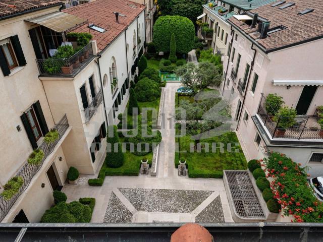 Appartamento in vendita di 250 m² in Via Patriarcato
