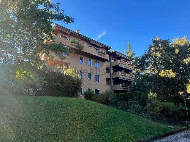 Appartamento in vendita di 250 m² in Via Padre Samuele Marzorati, 71