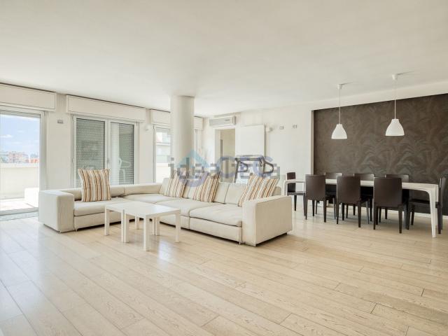 Appartamento in vendita di 250 m² in Via Privata Antonio Meucci, 85
