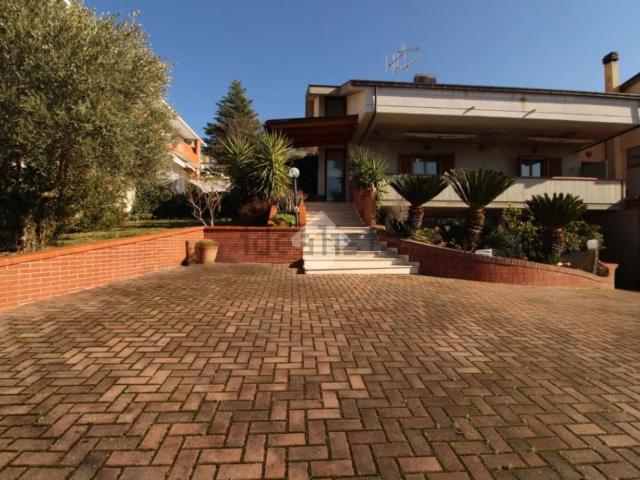 Appartamento in vendita di 250 m² in Via Renato Balzarini, 12