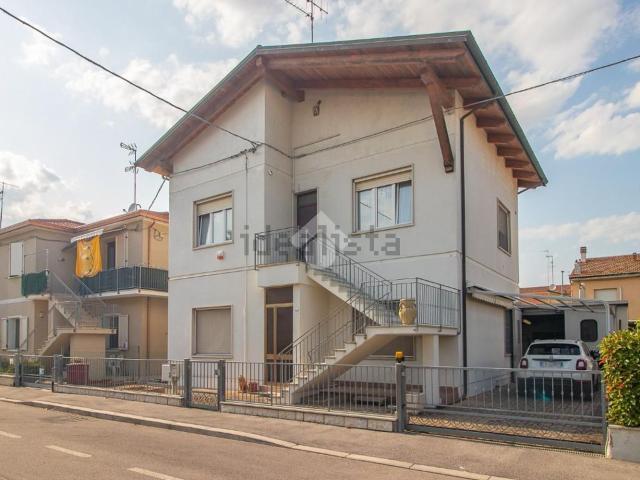 Appartamento in vendita di 250 m² in Via Val Sugana, 19