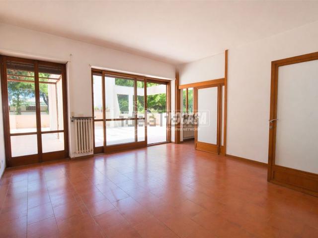 Appartamento in vendita di 250 m² in Via Vittorio Veneto, 2