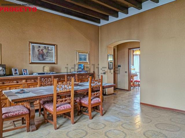 Appartamento in vendita di 250 m² in Via XX Settembre, 2
