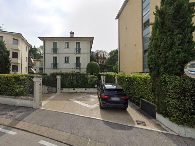 Appartamento in vendita di 250 m² in Viale Dante Alighieri