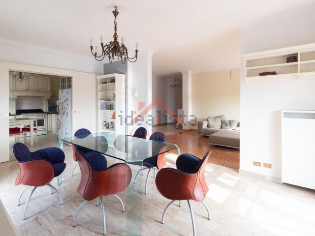 Appartamento in vendita di 250 m² in Viale Giosuè Carducci, 4