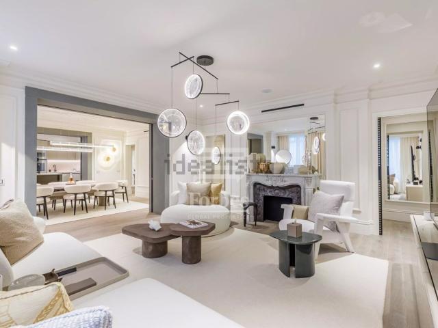 Appartamento in vendita di 250 m² in Borgo Ognissanti, 12