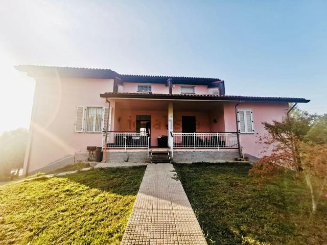 Appartamento in vendita di 250 m² in Frazione Ca&apos  Rodoni, 9