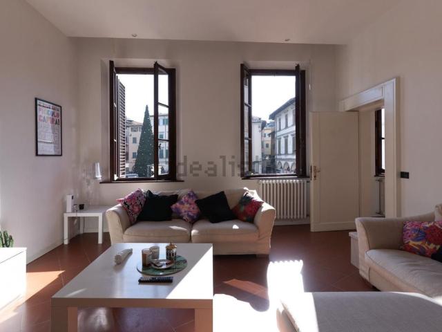 Appartamento in vendita di 250 m² in Piazza Farinata degli Uberti, 50053
