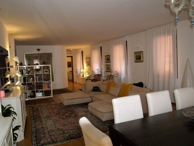 Appartamento in vendita di 250 m² in Piazza Pola