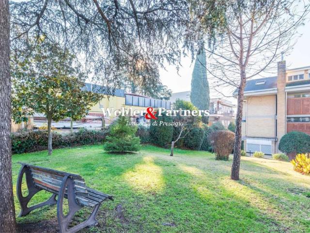 Appartamento in vendita di 251 m² in Via Cassia, 1009