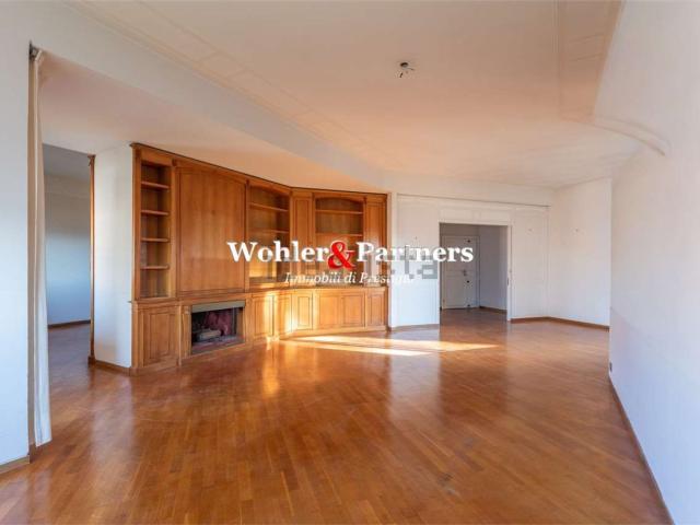 Appartamento in vendita di 251 m² in Via Cassia, 1009