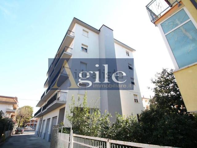 Appartamento in vendita di 251 m² in Viale Alcide De Gasperi, 267