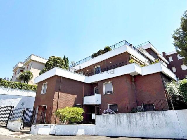 Appartamento in vendita di 252 m² in Via Antonio Giacinto Avvenati, 5