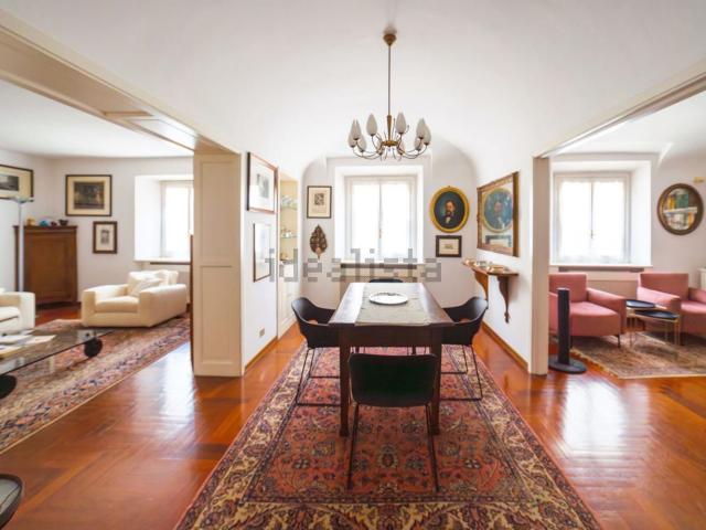 Appartamento in vendita di 252 m² in Via Scalabrini, 47