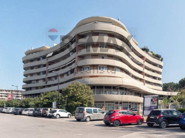 Appartamento in vendita di 253 m² in Via R. Paolucci