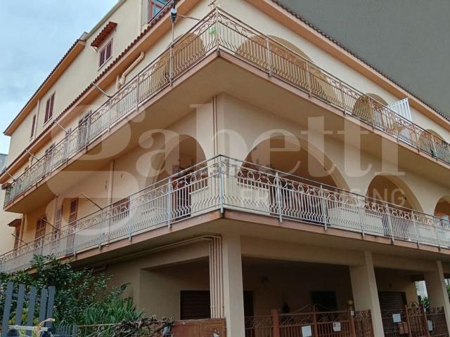 Appartamento in vendita di 254 m² in Via delle Alpi, 5