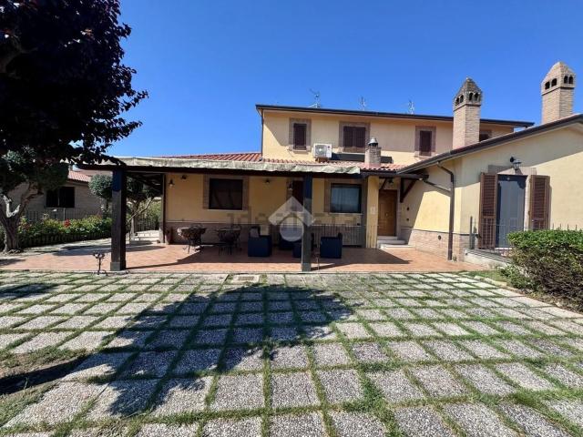 Appartamento in vendita di 254 m² in Via delle Fonti, 18
