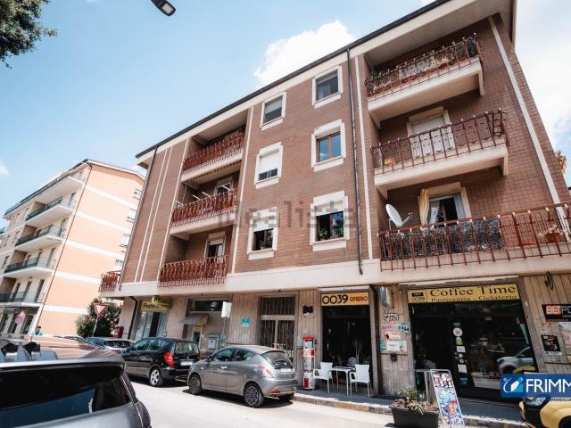 Appartamento in vendita di 254 m² in Via Luigi D&apos Amato