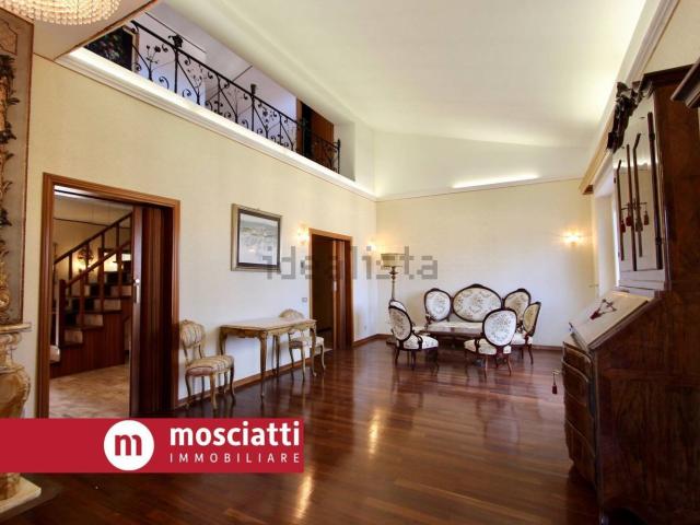 Appartamento in vendita di 254 m² in Via Roma, 55