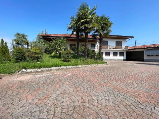 Appartamento in vendita di 255 m² in Via Giardini, 5