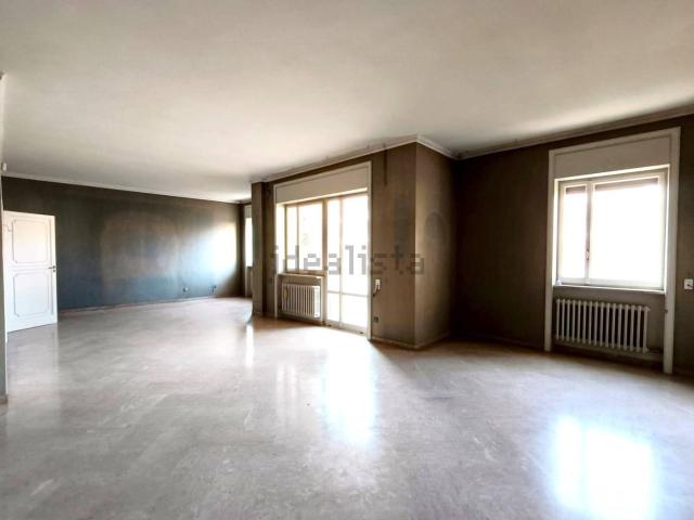 Appartamento in vendita di 255 m² in Via Guglielmo Oberdan