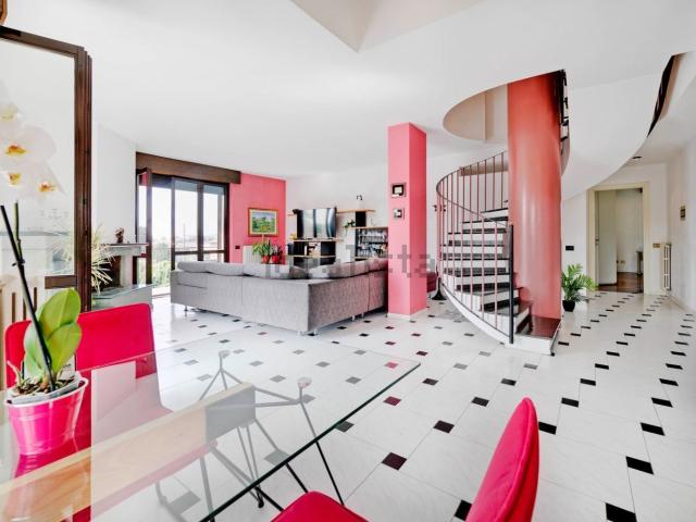 Appartamento in vendita di 255 m² in Via IV Novembre, 3