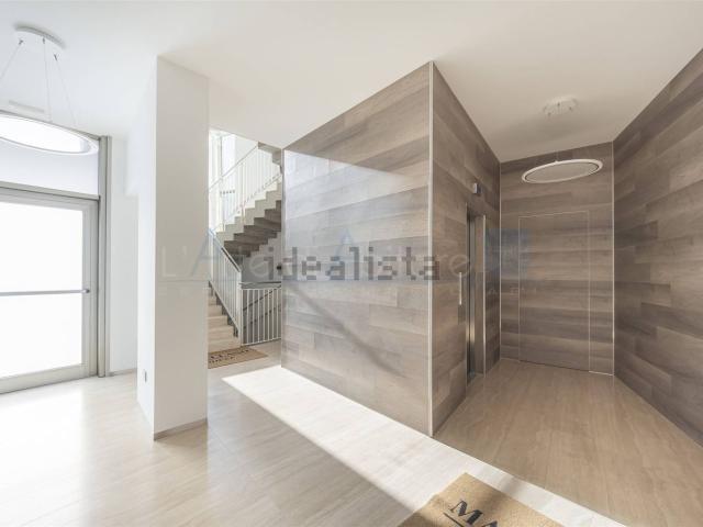 Appartamento in vendita di 255 m² in Via San Pio X, 8